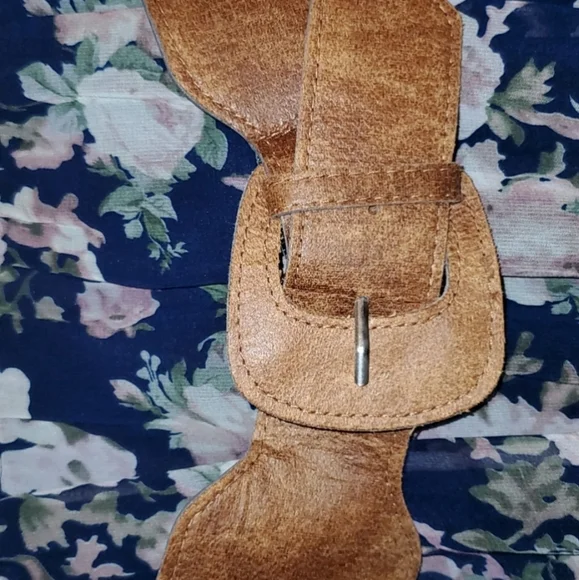 White/blue, floral spring flowy dress. Size large. - Picture 4 of 5